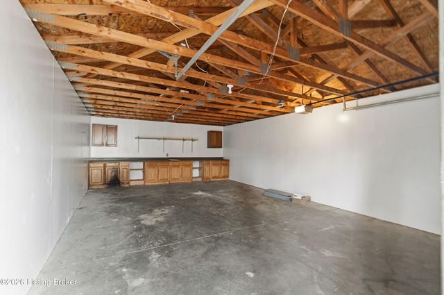 11408 Flowervale Ln, Louisville, KY 40272