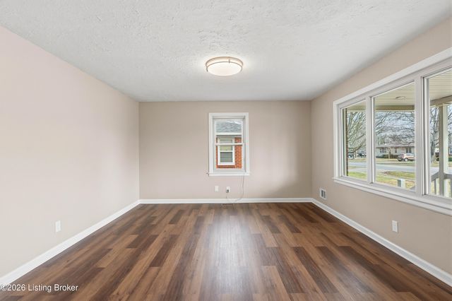 11408 Flowervale Ln, Louisville, KY 40272