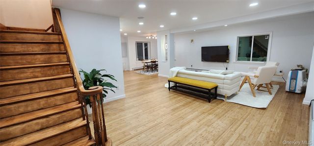 150 E Walnut Street, Long Beach, NY 11561