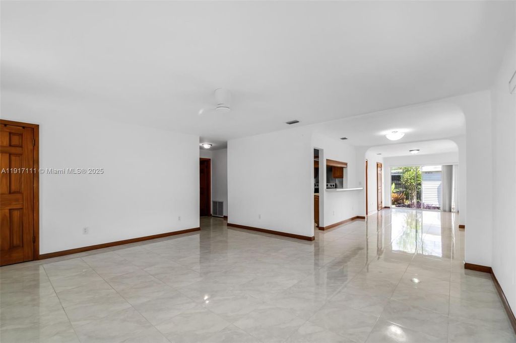 9085 SW 157th St, Palmetto Bay, FL 33157