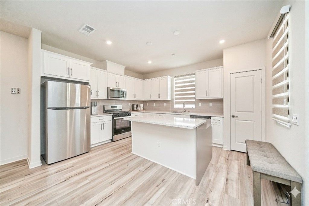Image 3 of property listing at 163 Dove Landing, Covina, CA 91722