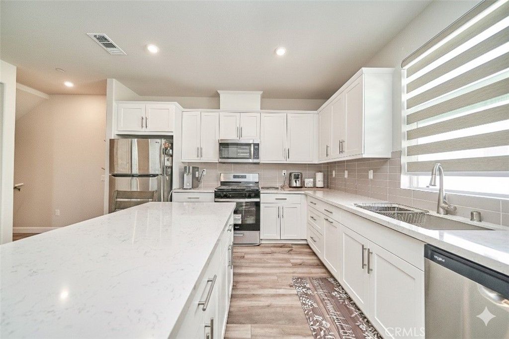 Image 5 of property listing at 163 Dove Landing, Covina, CA 91722