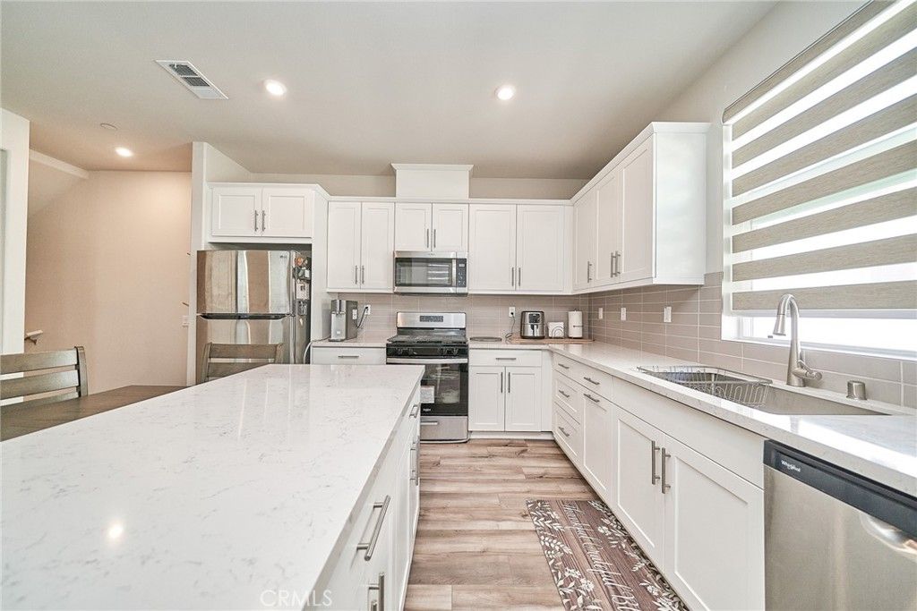 Image 6 of property listing at 163 Dove Landing, Covina, CA 91722