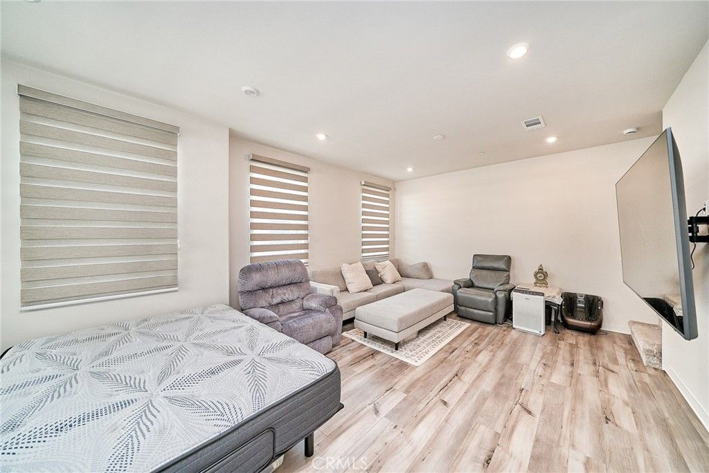 Image 9 of property listing at 163 Dove Landing, Covina, CA 91722