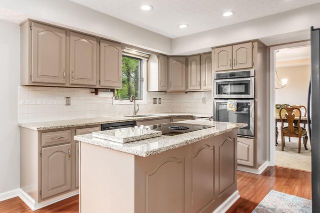 8900 Locherbie Court, Dublin, OH 43017