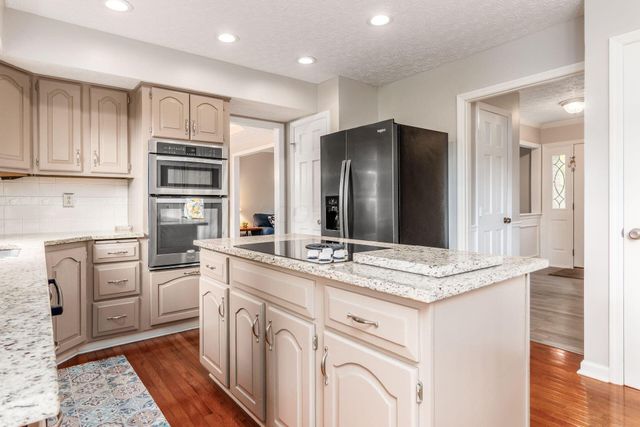 8900 Locherbie Court, Dublin, OH 43017