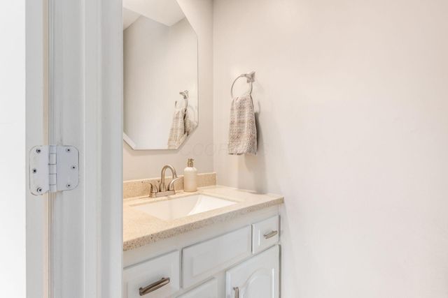 8900 Locherbie Court, Dublin, OH 43017