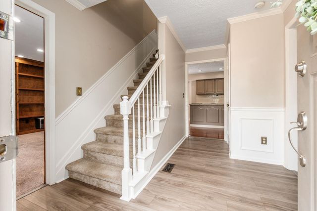 8900 Locherbie Court, Dublin, OH 43017