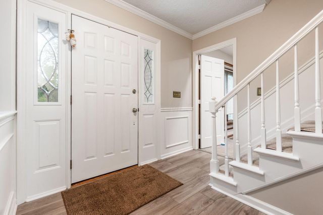 8900 Locherbie Court, Dublin, OH 43017