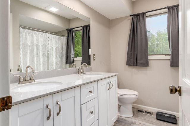 8900 Locherbie Court, Dublin, OH 43017