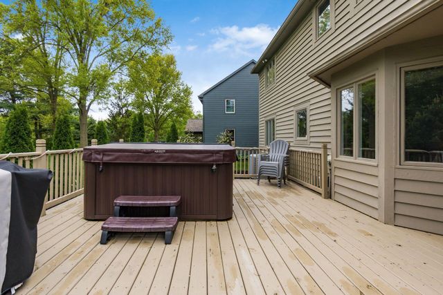8900 Locherbie Court, Dublin, OH 43017
