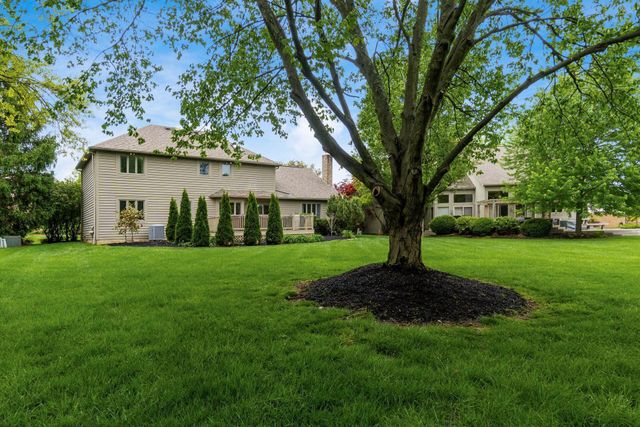 8900 Locherbie Court, Dublin, OH 43017
