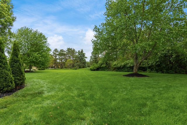 8900 Locherbie Court, Dublin, OH 43017