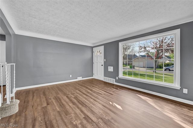 612 North Street, Brooklyn Heights, OH 44131