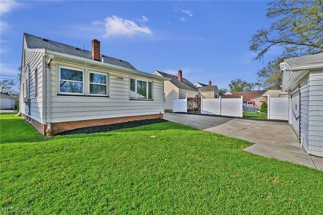 612 North Street, Brooklyn Heights, OH 44131