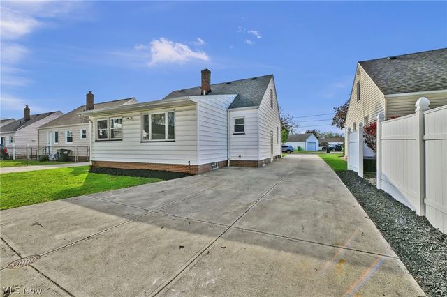 612 North Street, Brooklyn Heights, OH 44131