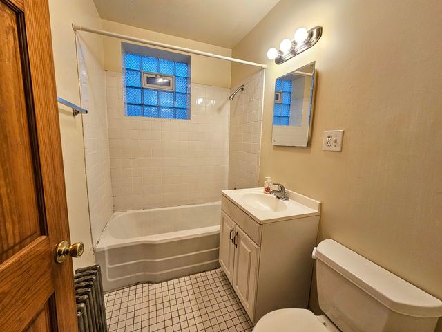 703 W Cornelia Avenue 2R, Chicago, IL 60657
