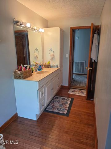 200 Glenbrook Mountain Road, Keokee, VA 24265