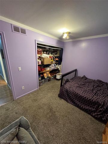 31090 Mc Namee, Fraser, MI 48026