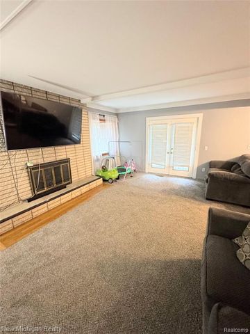 31090 Mc Namee, Fraser, MI 48026