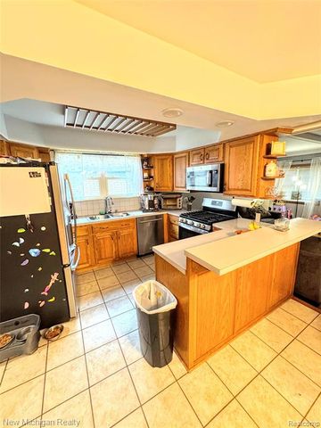 31090 Mc Namee, Fraser, MI 48026
