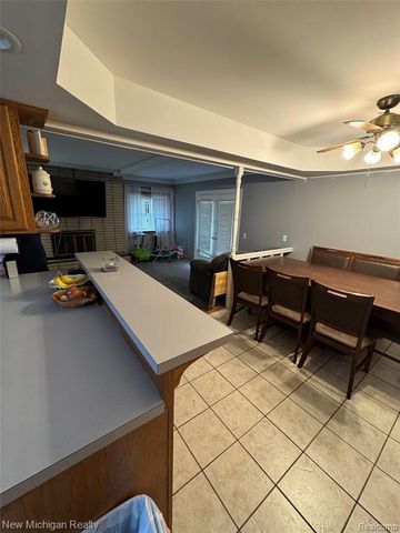 31090 Mc Namee, Fraser, MI 48026