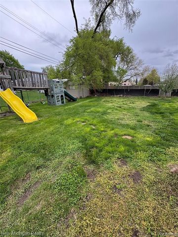 31090 Mc Namee, Fraser, MI 48026