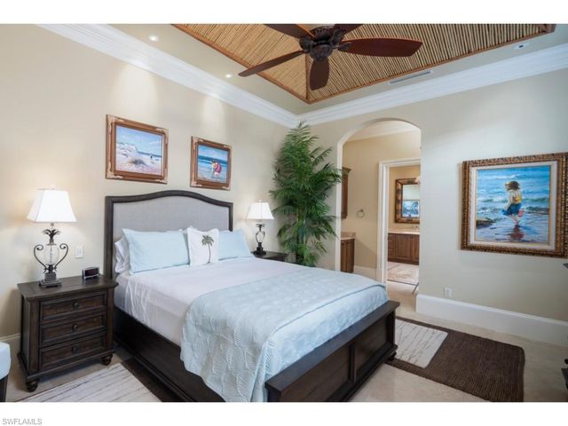 3520 Gin LN, Naples, FL 34102