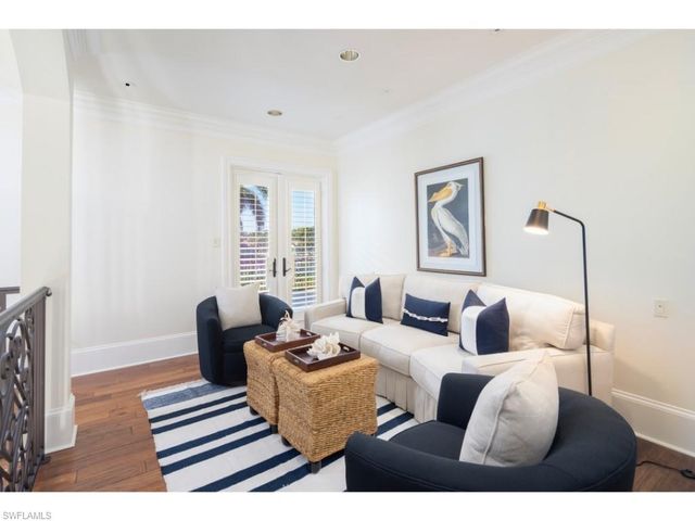 3520 Gin LN, Naples, FL 34102