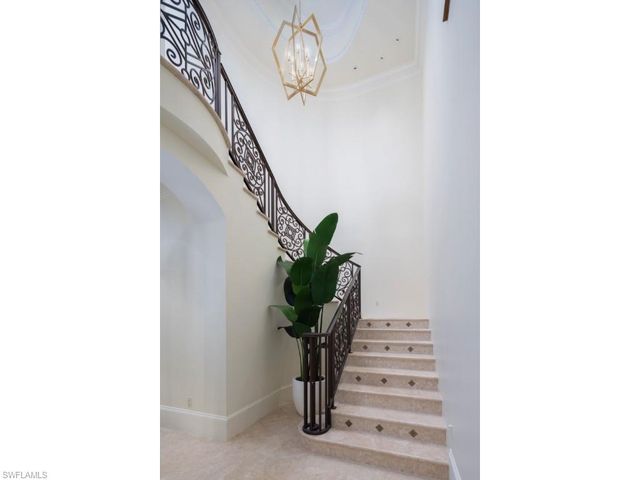 3520 Gin LN, Naples, FL 34102