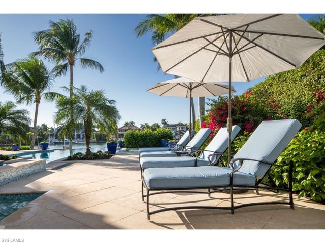 3520 Gin LN, Naples, FL 34102