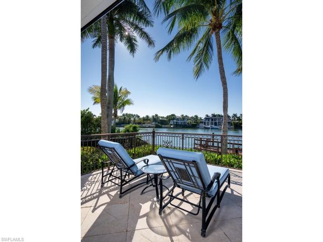 3520 Gin LN, Naples, FL 34102