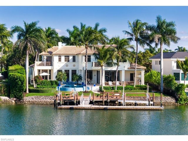 3520 Gin LN, Naples, FL 34102