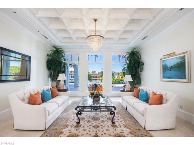 3520 Gin LN, Naples, FL 34102