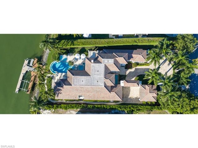 3520 Gin LN, Naples, FL 34102