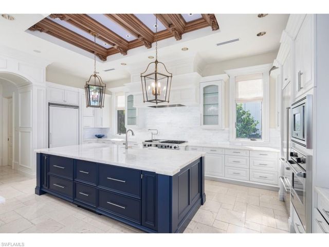 3520 Gin LN, Naples, FL 34102