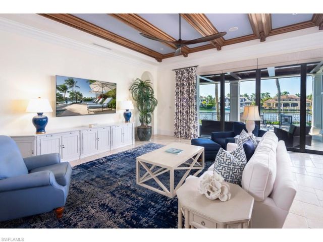 3520 Gin LN, Naples, FL 34102