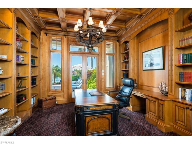 3520 Gin LN, Naples, FL 34102