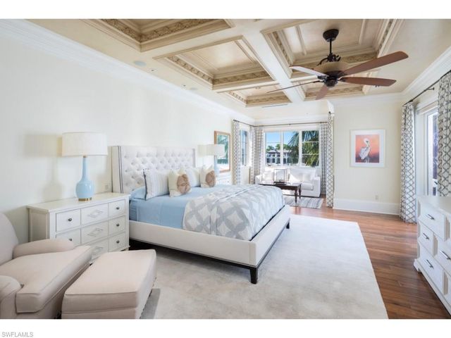 3520 Gin LN, Naples, FL 34102