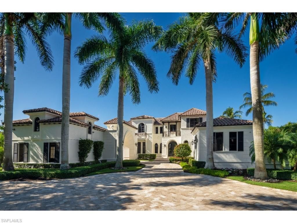 3520 Gin LN, Naples, FL 34102