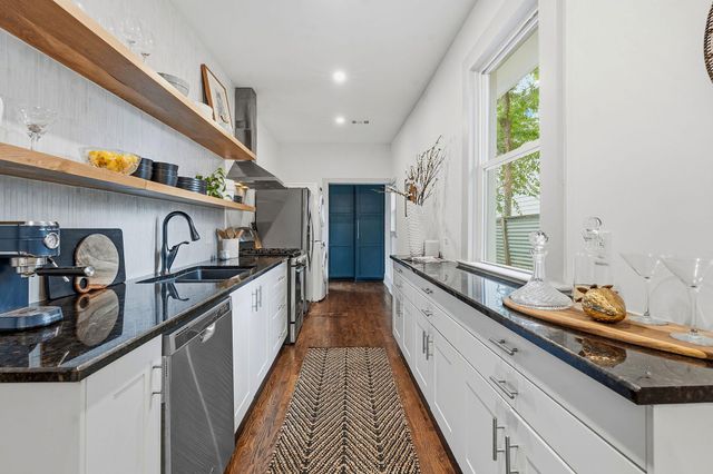 1122 Gunter ST, Austin, TX 78702