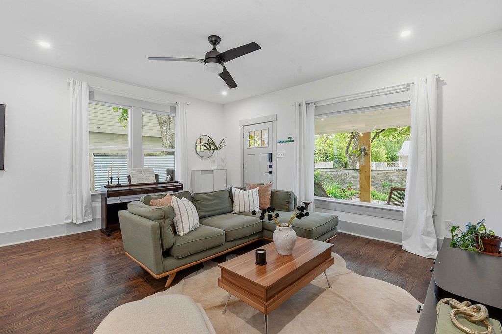 1122 Gunter ST, Austin, TX 78702