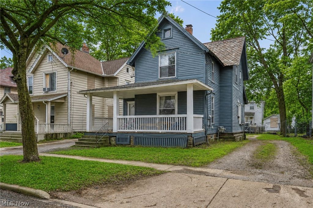 228 Gates, Elyria, OH 44035