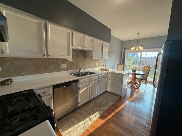 33 S Barton Trail, Batavia, IL 60510