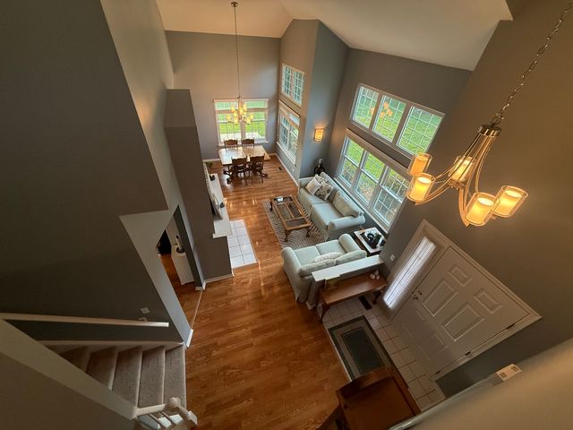 33 S Barton Trail, Batavia, IL 60510