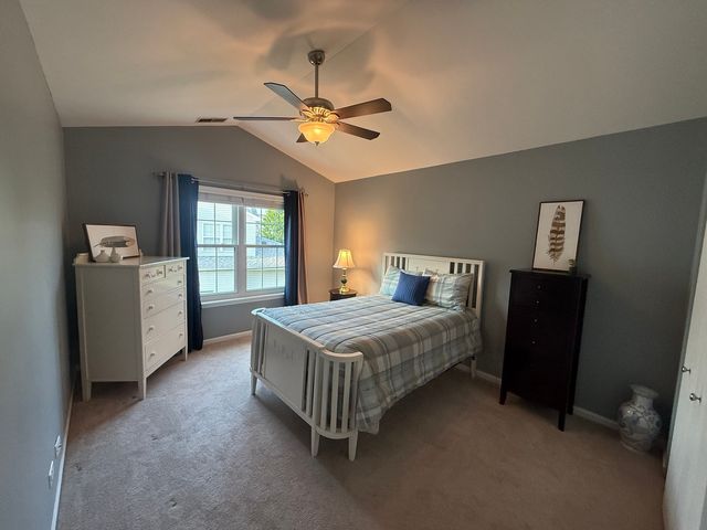 33 S Barton Trail, Batavia, IL 60510