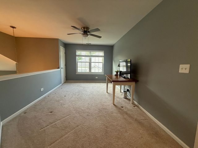 33 S Barton Trail, Batavia, IL 60510