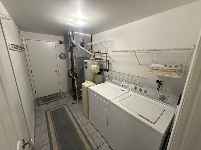 33 S Barton Trail, Batavia, IL 60510