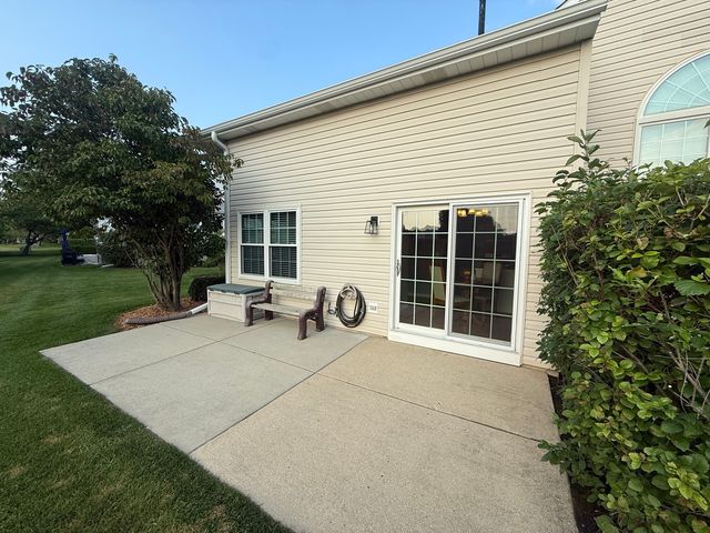 33 S Barton Trail, Batavia, IL 60510