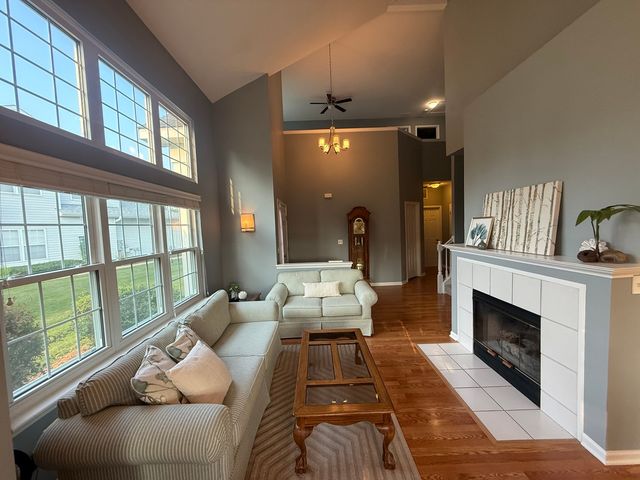 33 S Barton Trail, Batavia, IL 60510